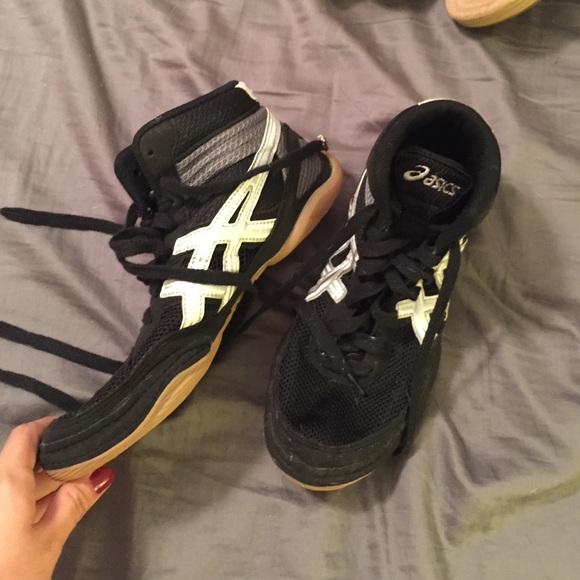Wrestling shoes