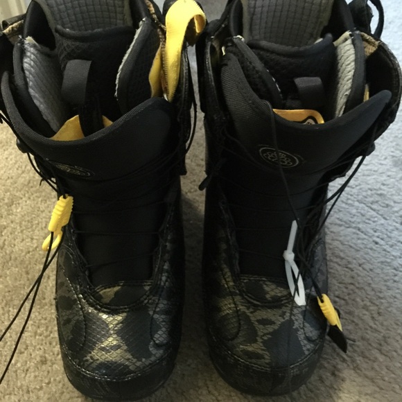 B by Burton Modern Snowboard Boot Snakeskin