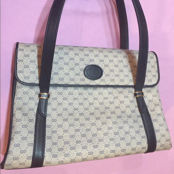 Gucci Handbags - Vintage Gucci Purse - NAVY BLUE💙