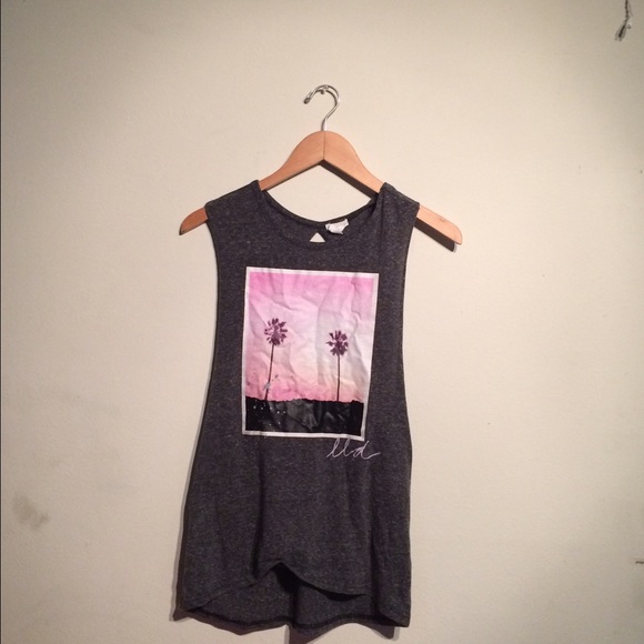 Palm tree tank - Picture 1 of 1