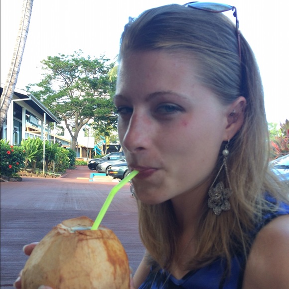 Meet your Posher, Stephanie - Picture 2 of 4