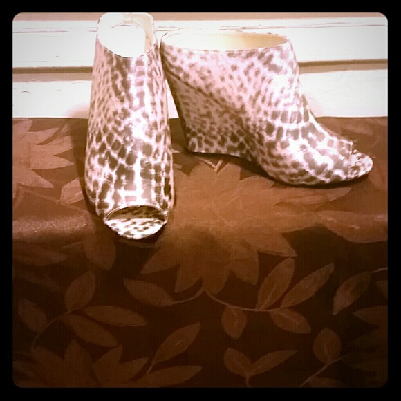 Christian Siriano -Gold Collection-Size 9 NWOT
