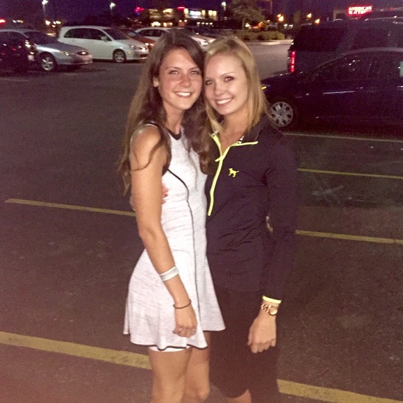 Meet your Posher, Isabella - Picture 1 of 1