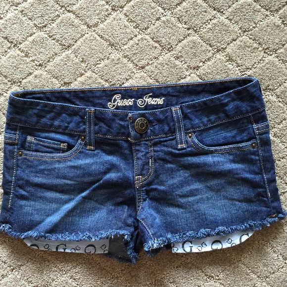Guess Daisy Dukes 🌼