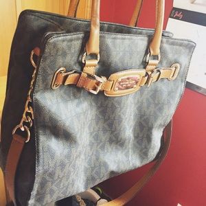 Michael kors bag authentic, worn maybe 5 times