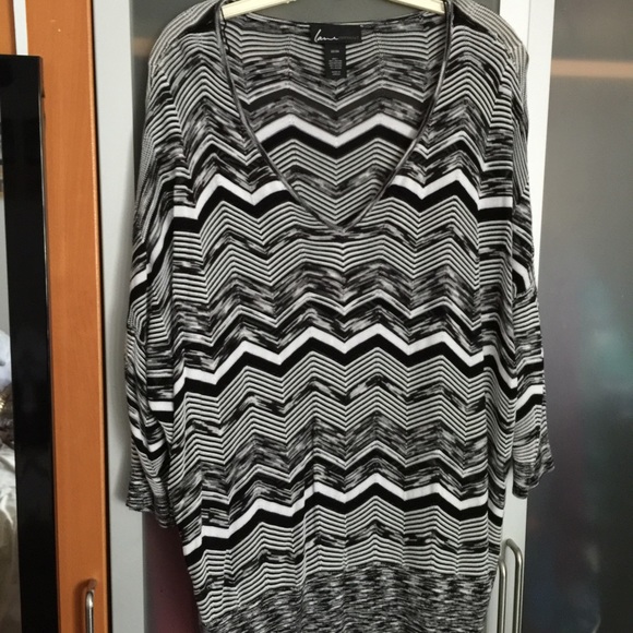 Black and white sweater size 22/24