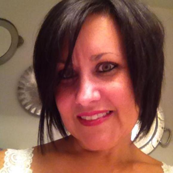 Meet your Posher, Lora