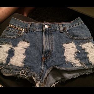 High waisted Levi jean shorts