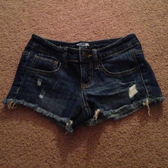 Destroyed dark wash short shorts