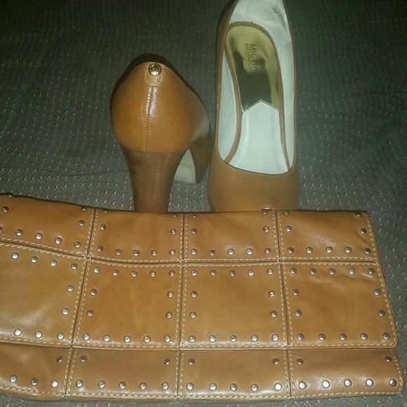 Beautiful brown leather clutch & open toe pumps - Picture 1 of 3