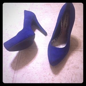 Never worn blue suede pump