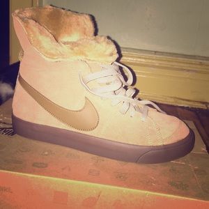 Women's Nike Blazer High Roll Lth
