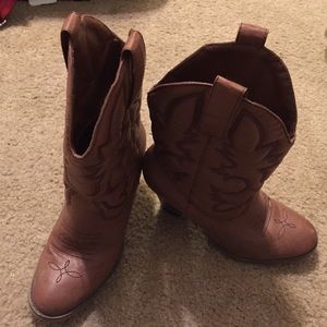 Brown cowgirl boots with heel