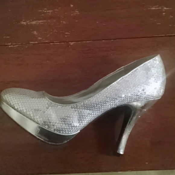 Heels - Picture 2 of 3