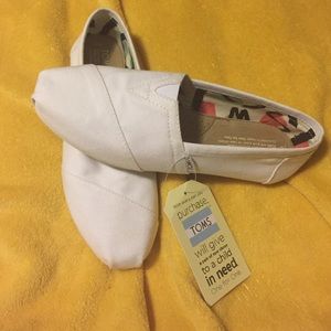 Brand New White Toms