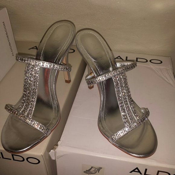 ALDO SIZE 5(35) SILVER RHINESTONE SANDALS