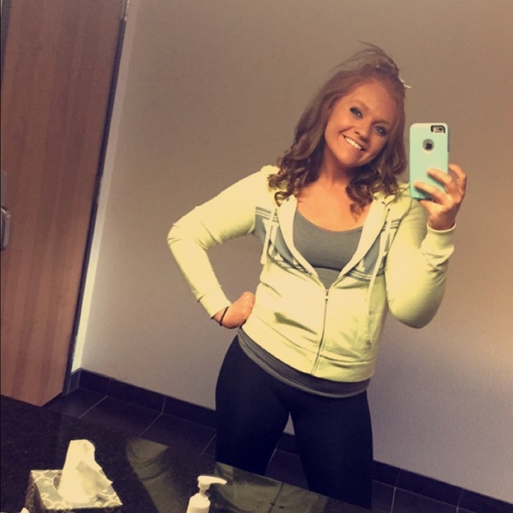 Meet your posher :) - Picture 3 of 4