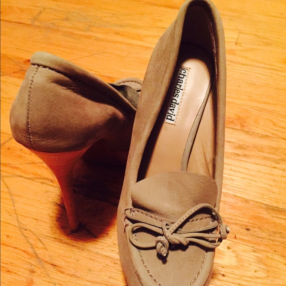 Charles David nude suede great for the fall.. - Picture 1 of 3