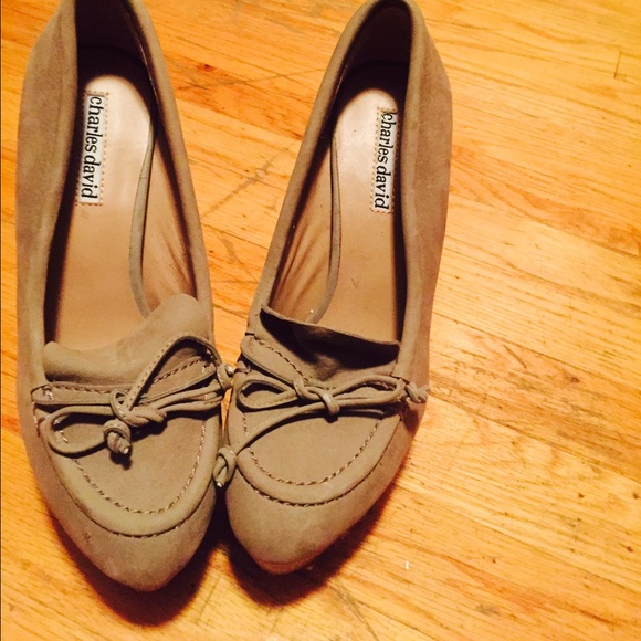 Charles David nude suede great for the fall.. - Picture 2 of 3