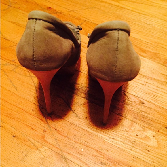 Charles David nude suede great for the fall.. - Picture 3 of 3