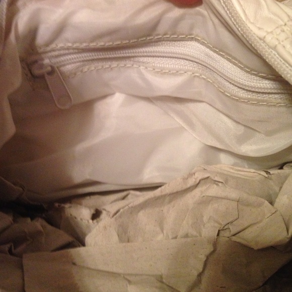 White purse! - Picture 2 of 4