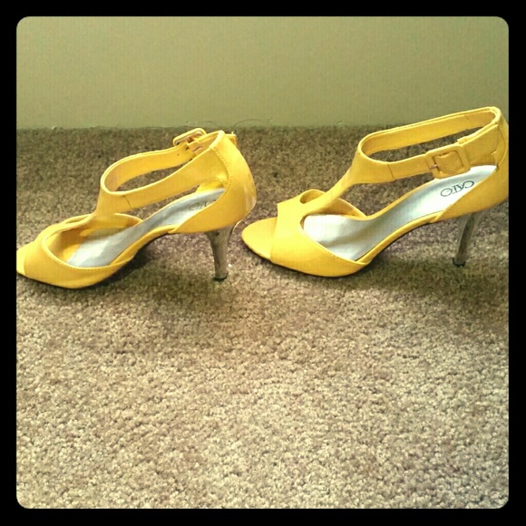 Yellow 3/4 heel