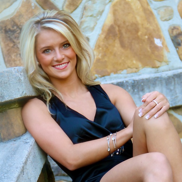 Meet your Posher, Brooke - Picture 1 of 1