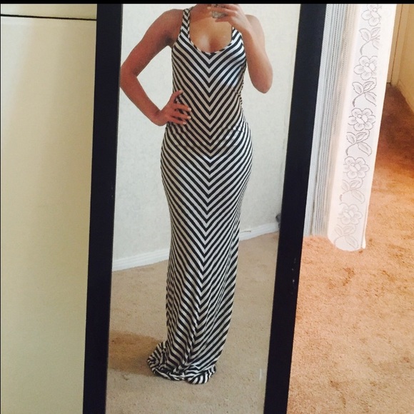 Bebe Blk n White striped maxi