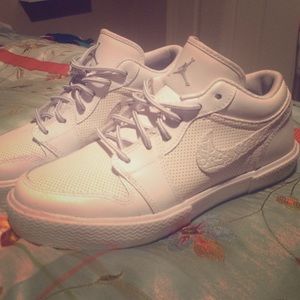 White Nike Air Jordan Retro V.1 Sneakers