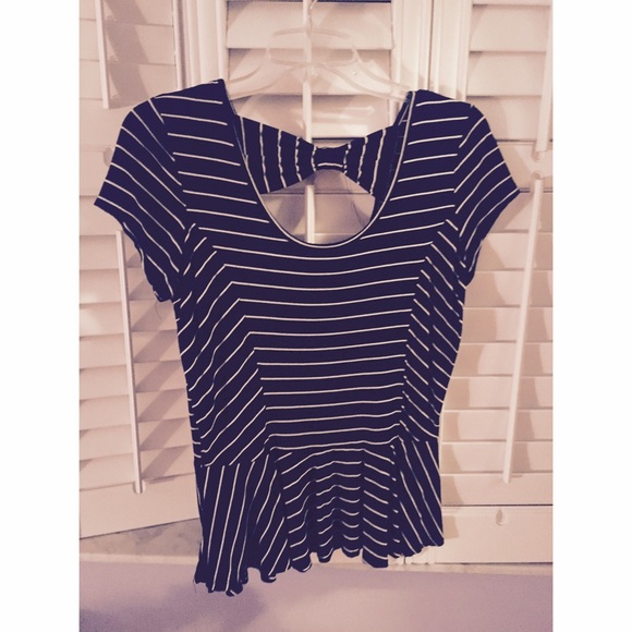 Black and white bow back top