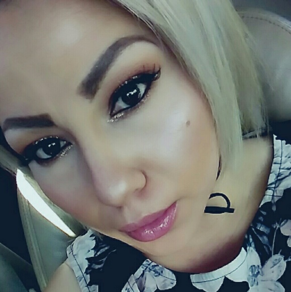 Meet your Posher, Celia - Picture 2 of 4