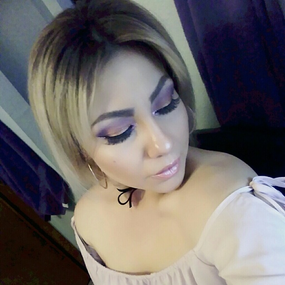 Meet your Posher, Celia - Picture 3 of 4