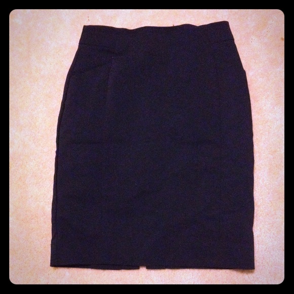 H&M Dresses & Skirts - Dark navy blue skirt with pockets size 2