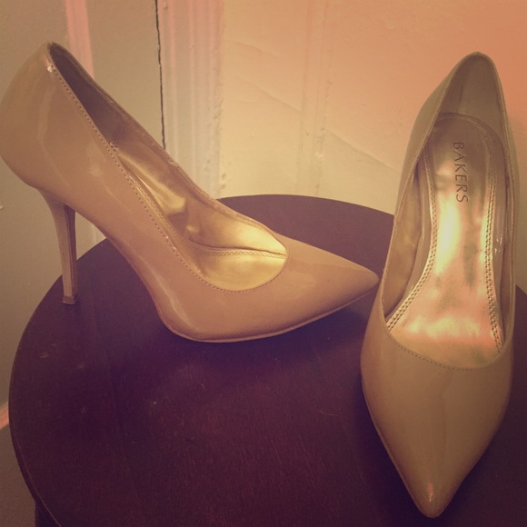 Nude pumps!