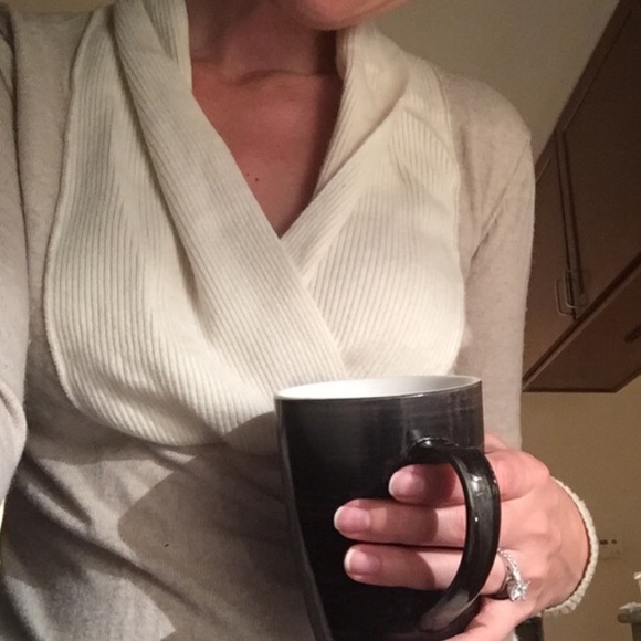 Banana Republic Sweaters - Banana Republic cozy Fall cashmere sweater