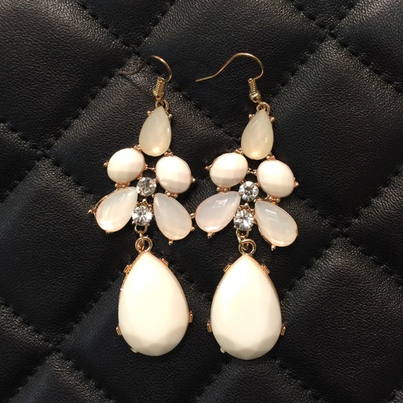 White stone drop statement earrings - Picture 2 of 2