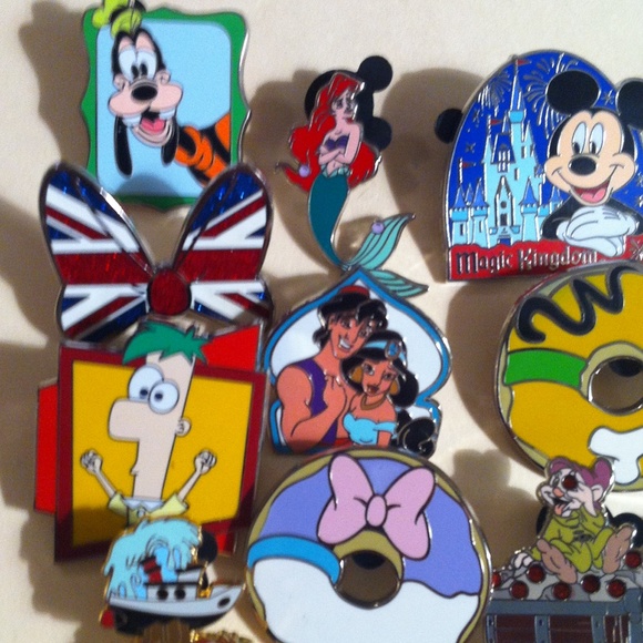 Disney pins - Picture 3 of 3