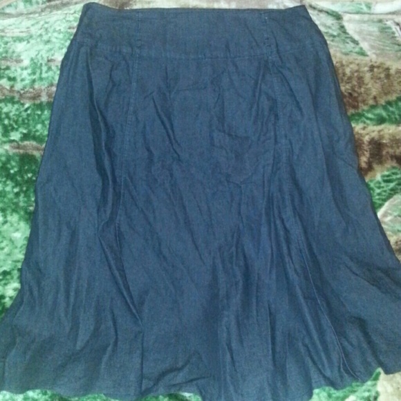 Denim skirt with pockets