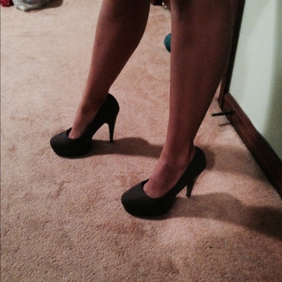 Dereon pumps - Picture 4 of 4