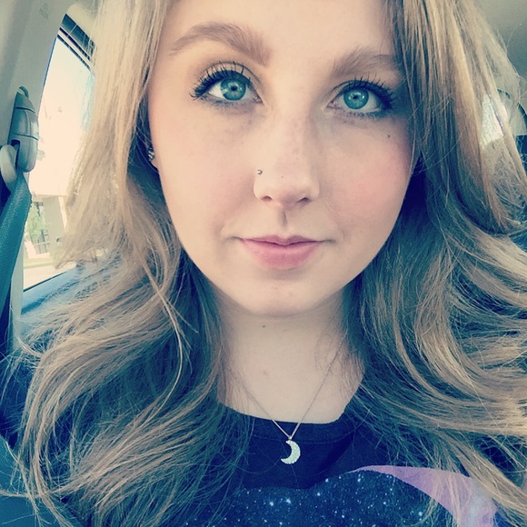 Meet your Posher, Cassie - Picture 2 of 4