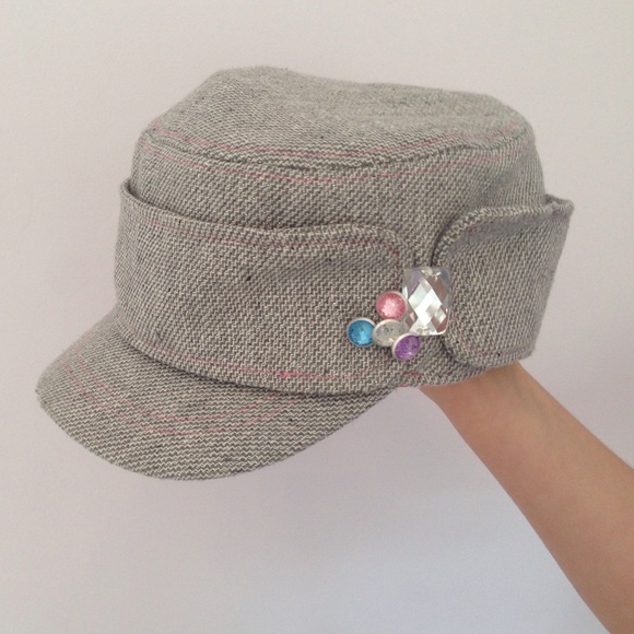 I'm selling a hat.