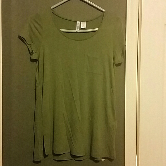 H&M divided shirt with pocket. New