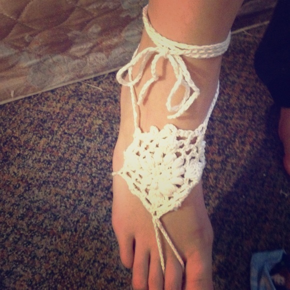 Crocheted bottomless flip flop