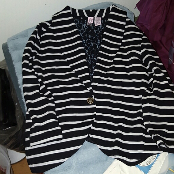 Black & white w/ stitching cotton jacket
