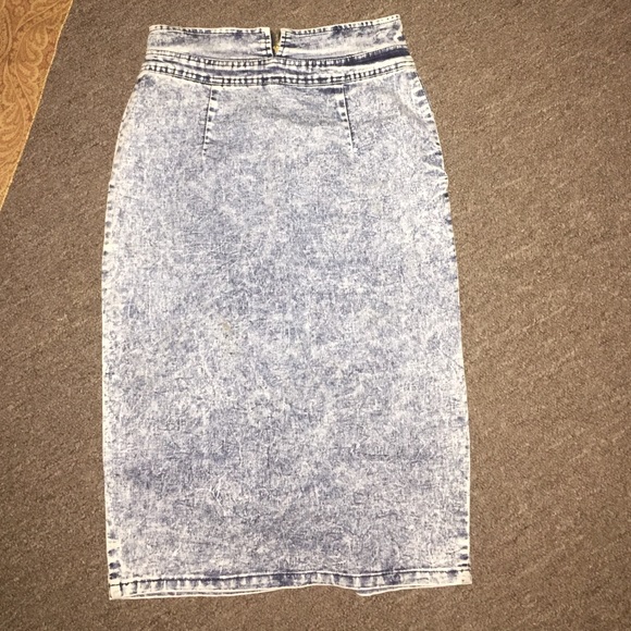 Acid washed high waisted denim skirt - Picture 2 of 4