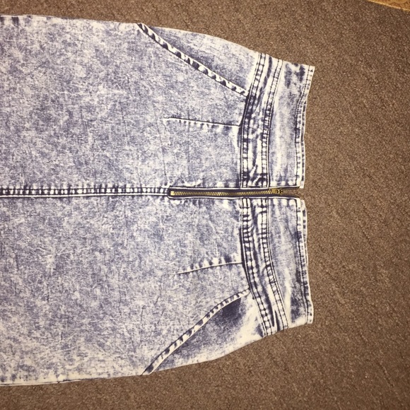 Acid washed high waisted denim skirt - Picture 4 of 4