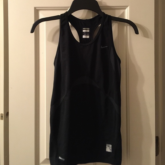 Fitted Nike workout tank