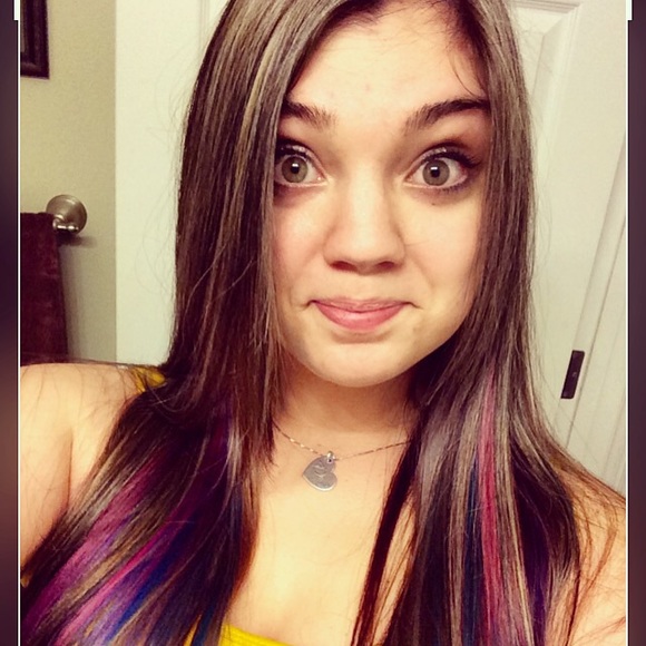 Meet your Posher, Danielle - Picture 3 of 4