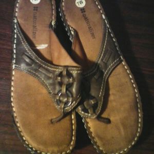 Brown leather thong flip flops (7W) naturalizer