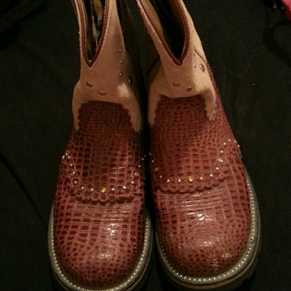 Cowgirl boots ariat 6.5 B